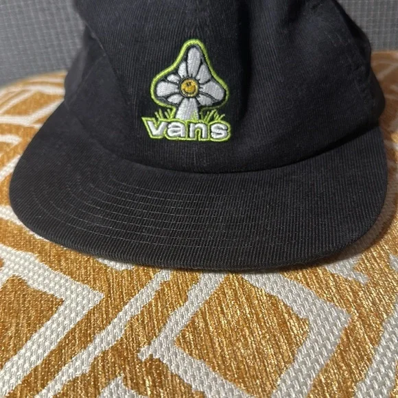 (unisex) VANS Hat with 🙂🍄 logo - Picture 4 of 9